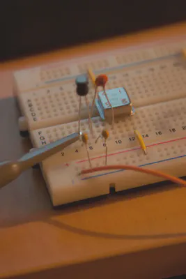Crystal oscillator on breadboard